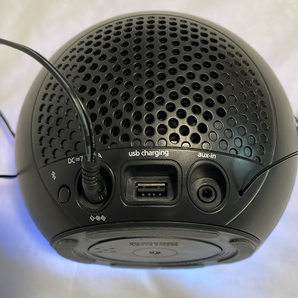 iHome LED Full Spectrum Color Changing Bluetooth FM Clock Radio w/ USB Charging - Picture 5 of 5